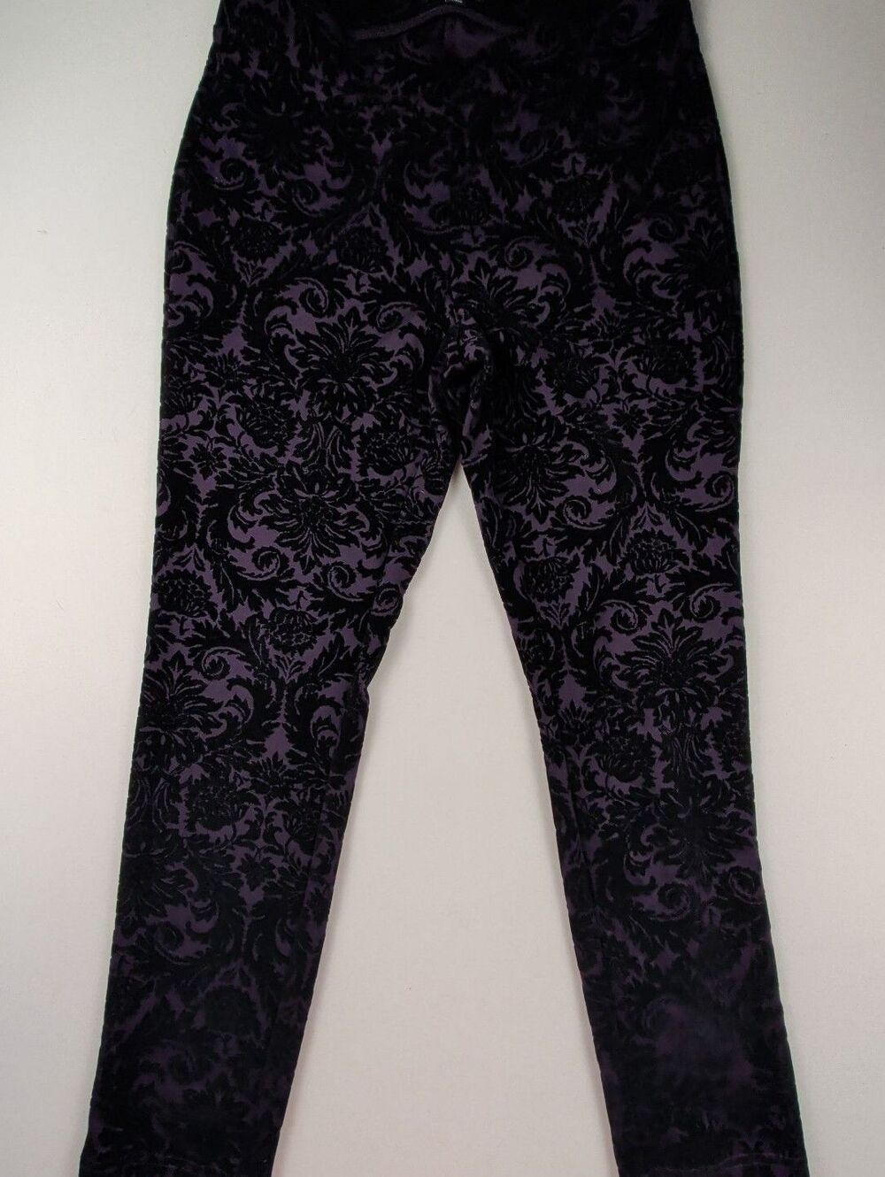 Roz & Ali Purple & Black Velvet Damask Print Cropped Skinny Pants Medium